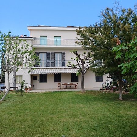 La Casa Degli Ippocastani Apartment Colonnella Bagian luar foto